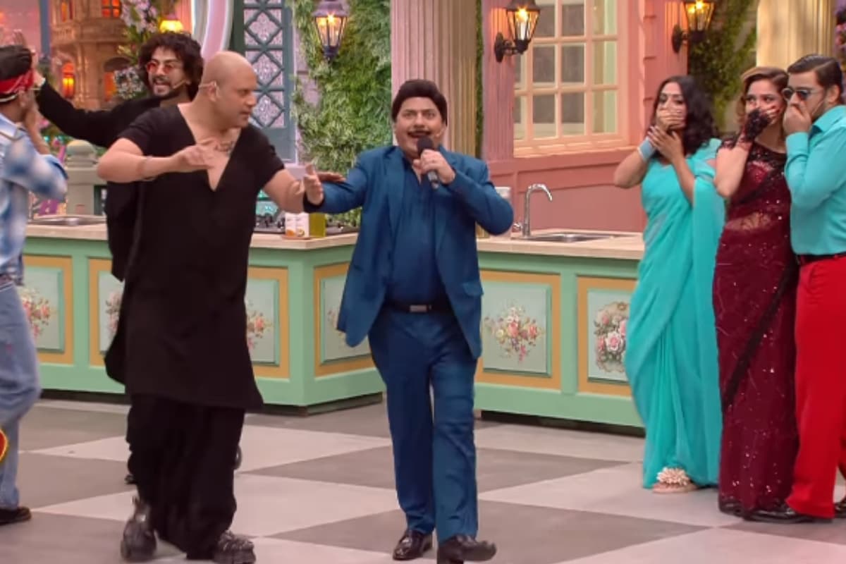 Laughter Chefs 2 VIDEO: उदित नारयण को देख मुंह ढकने लगी लड़कियां, भारती सिंह बोली- मास्क दो…