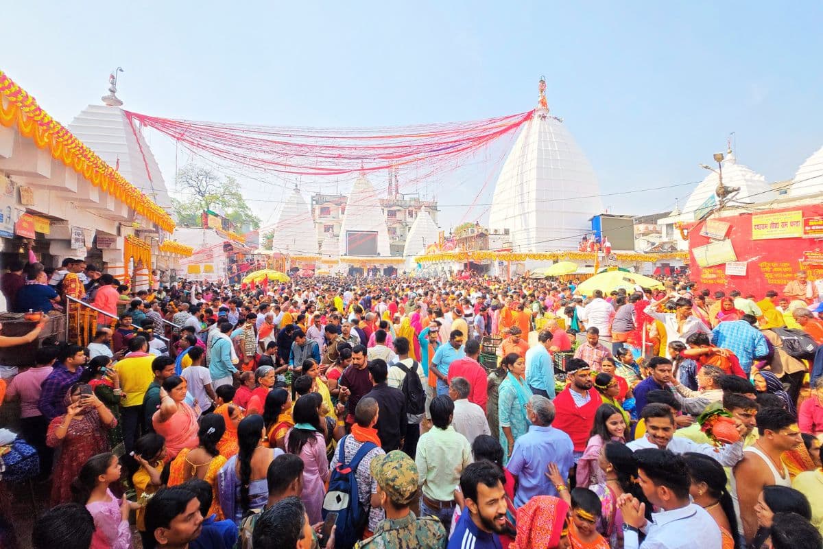 बाबा मंदिर में उमड़ा आस्था का सैलाब, पौने 2 लाख भक्तों ने किया जलाभिषेक