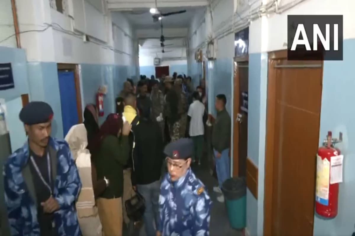 Manipur Firing: मणिपुर में CRPF जवान ने की अपने दो साथियों की हत्या, खुद को भी मारी गोली