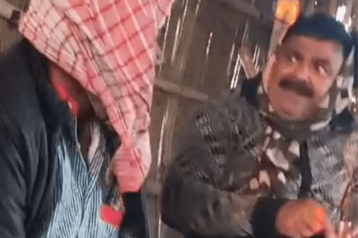 Muzaffarpur News: हिंदू देव-देवताओं पर अभद्र टिप्पणी करने वाले शिक्षक पर बड़ी कार्रवाई, रो-रोकर मांगी लोगों से माफी 