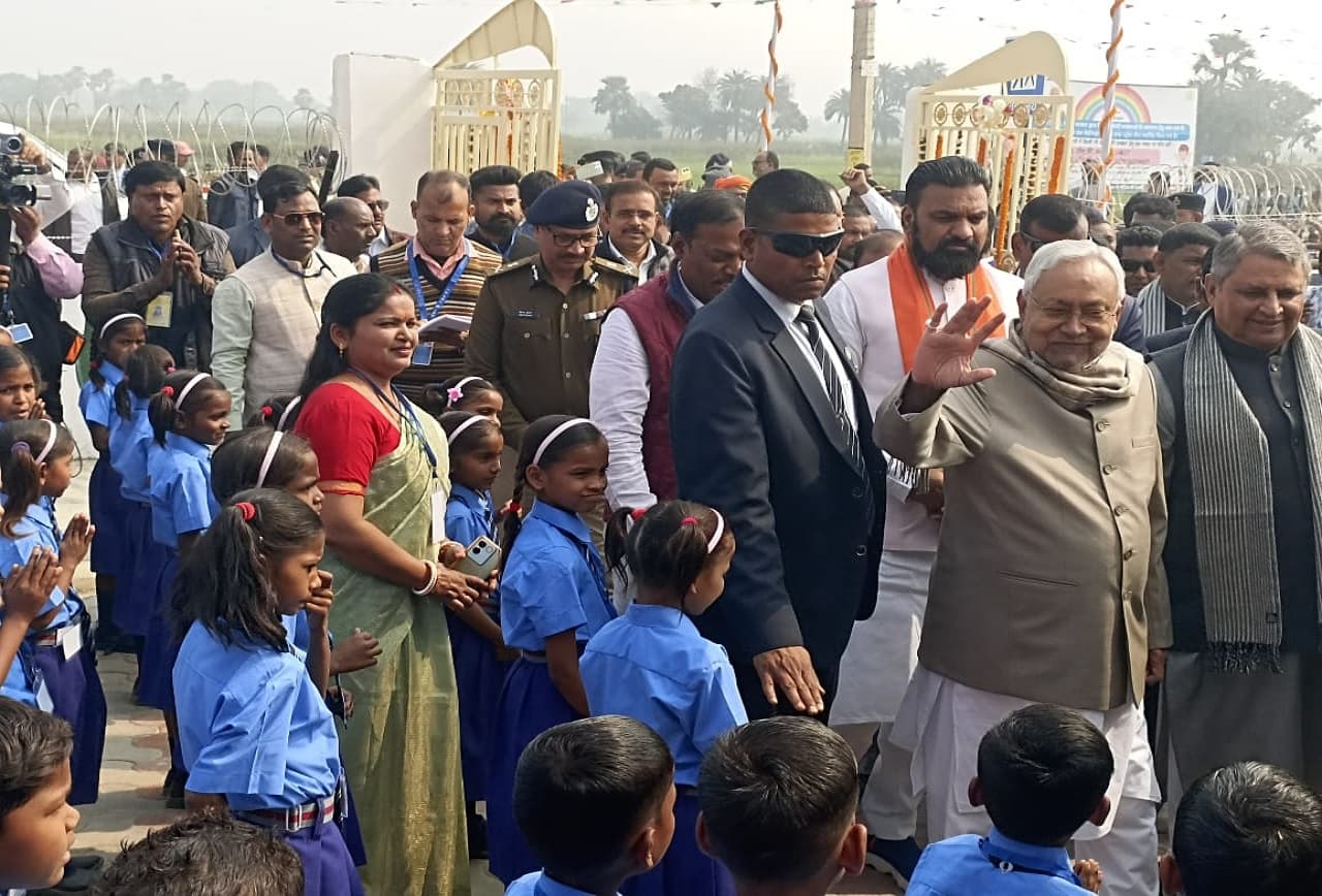 बिहार के पहले स्मार्ट विलेज का सीएम नीतीश ने किया उद्घाटन, बांका को 362 करोड़ की योजनाओं की दी सौगात