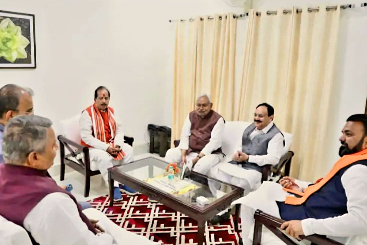 Bihar Cabinet Expansion: मंत्रियों की सूची लेकर राजभवन पहुंचे एस सिद्धार्थ! BJP से इतने नए मंत्री ले सकते हैं शपथ