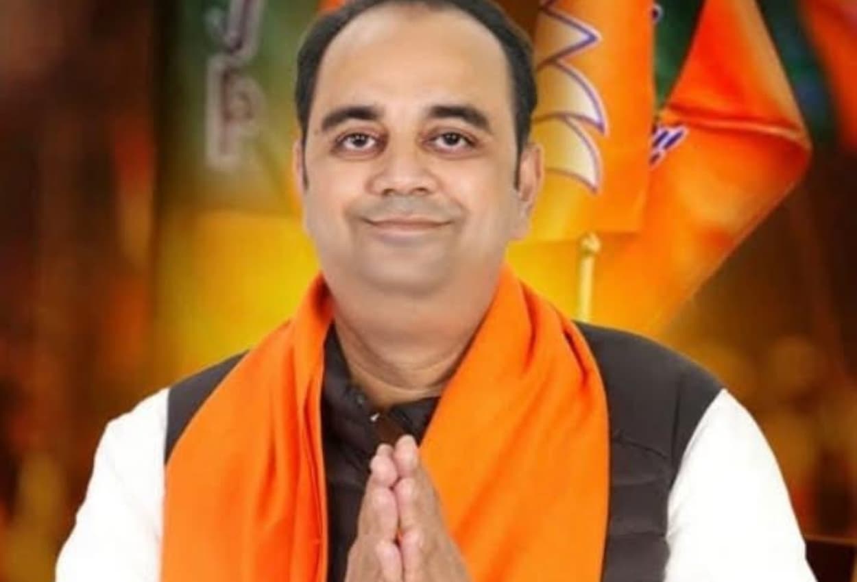 परसों मां की मौत और आज मंत्री पद की शपथ, कौन है बिहार के रहने वाले पंकज सिंह?