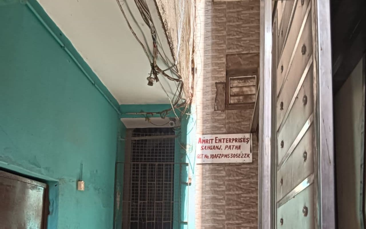 पटना में लाखों की डकैती! कारोबारी के घर में घुसकर परिवार को बनाया बंधक, 25 मिनट तक मचाया उत्पात