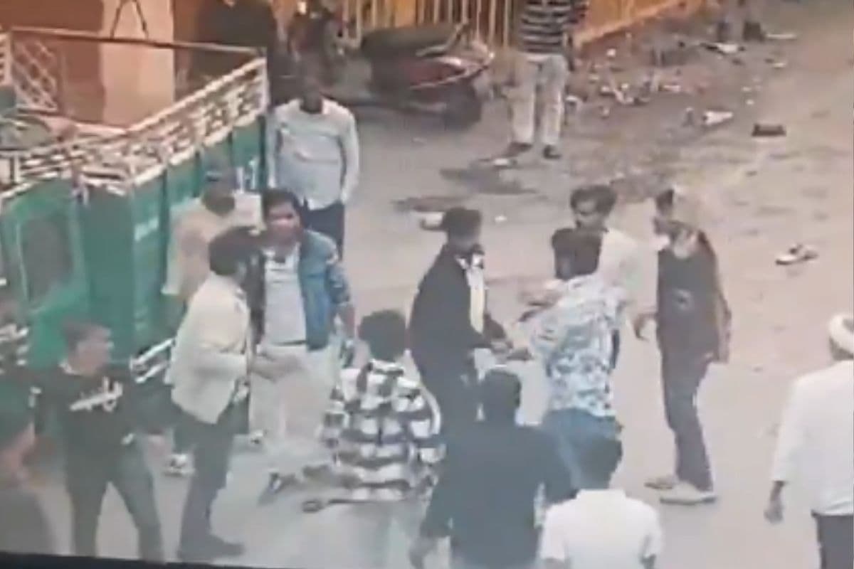 Patna Crime: पटना में दिनदहाड़े गुंडागर्दी का वीडियो देखिए, बीच सड़क पर गैंगवार में चली गोलियां