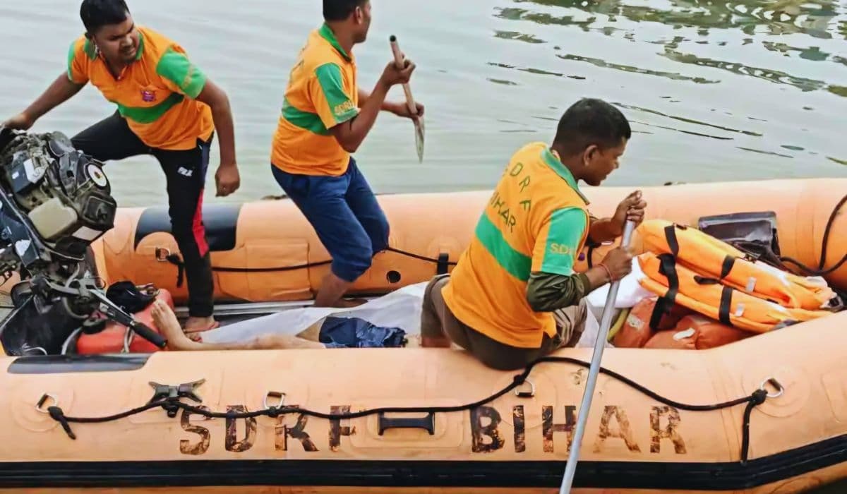 पटना में गंगा नदी में बड़ा हादसा, वॉलीबॉल खेलते समय 8 युवक डूबे, 4 की मौत, 1 अब भी लापता