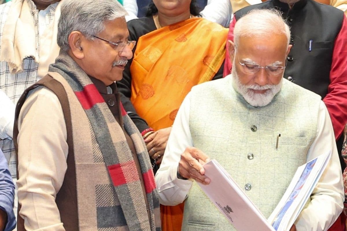 PM मोदी को ललन सिंह ने गिफ्ट की स्पेशल बुक, जानें क्या है इसमें खास...