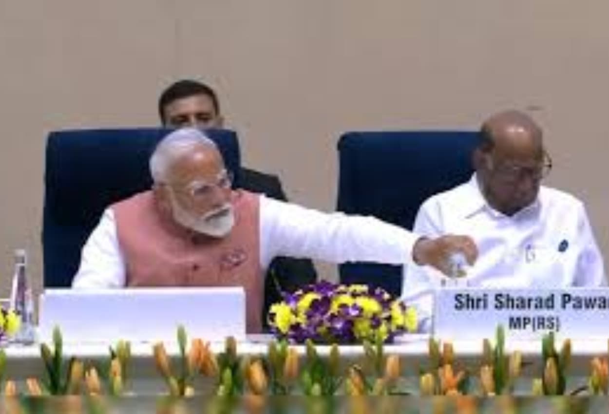 Video: पीएम मोदी के इस अंदाज ने लोगों का जीता दिल, देखें वीडियो