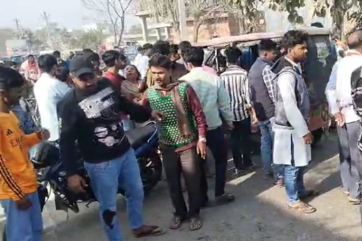मैट्रिक की परीक्षा देने जा रहा था सैफ, रास्ते में तेज रफ्तार कार ने कुचला, आक्रोशित ग्रामीणों ने जाम कर दी सड़क