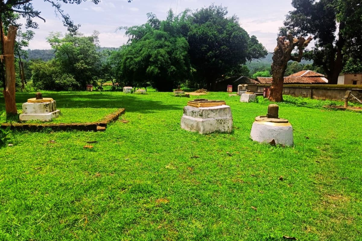 गुमला के रुद्रपुर में बसते हैं भगवान भोलेनाथ, प्राचीन मंदिर में हैं अनिगनत शिवलिंग