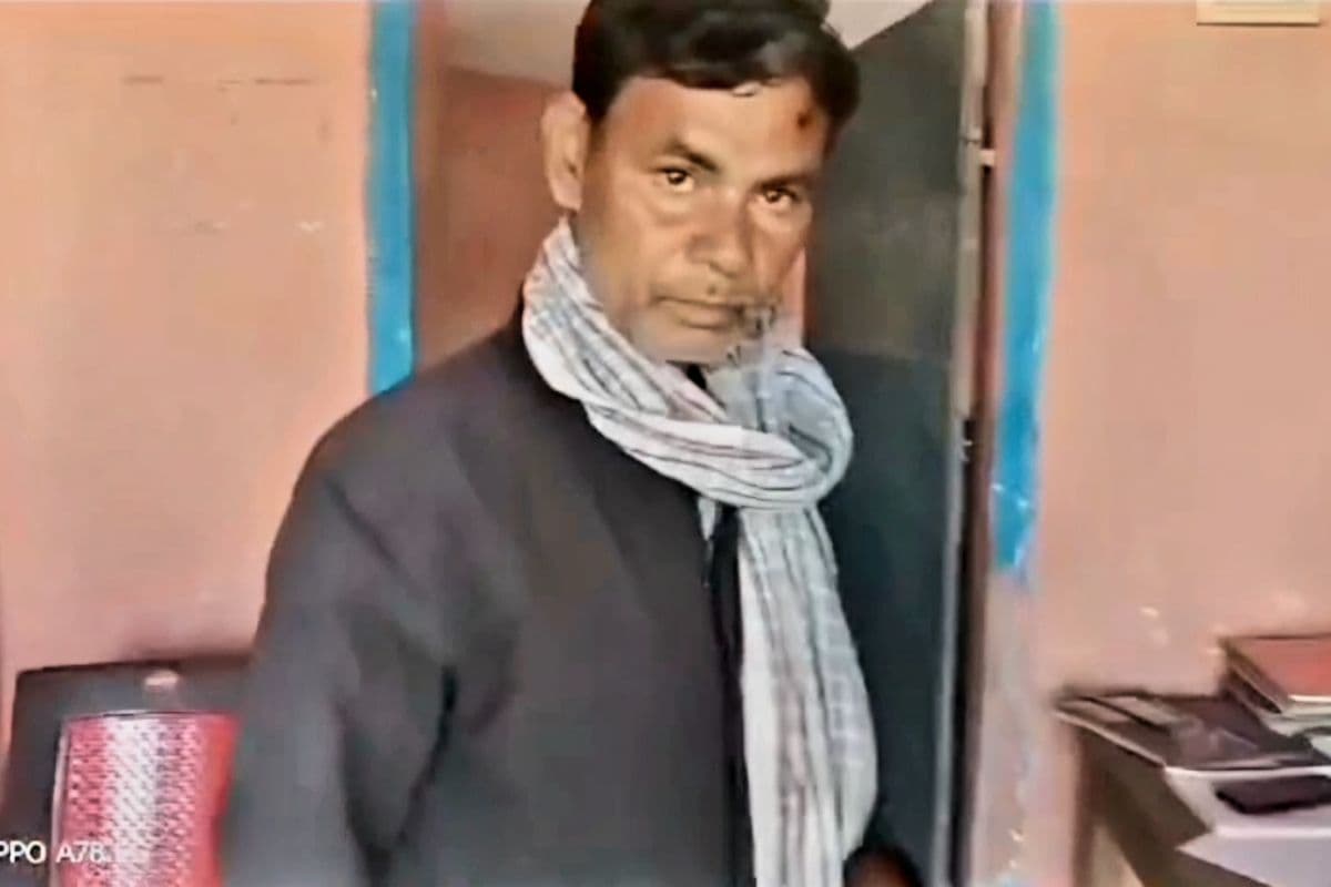 शराब के नशे में धुत बिहार के हेडमास्टर का वीडियो देखिए, झूमते हुए पहुंचा स्कूल और कर दिया ये कांड