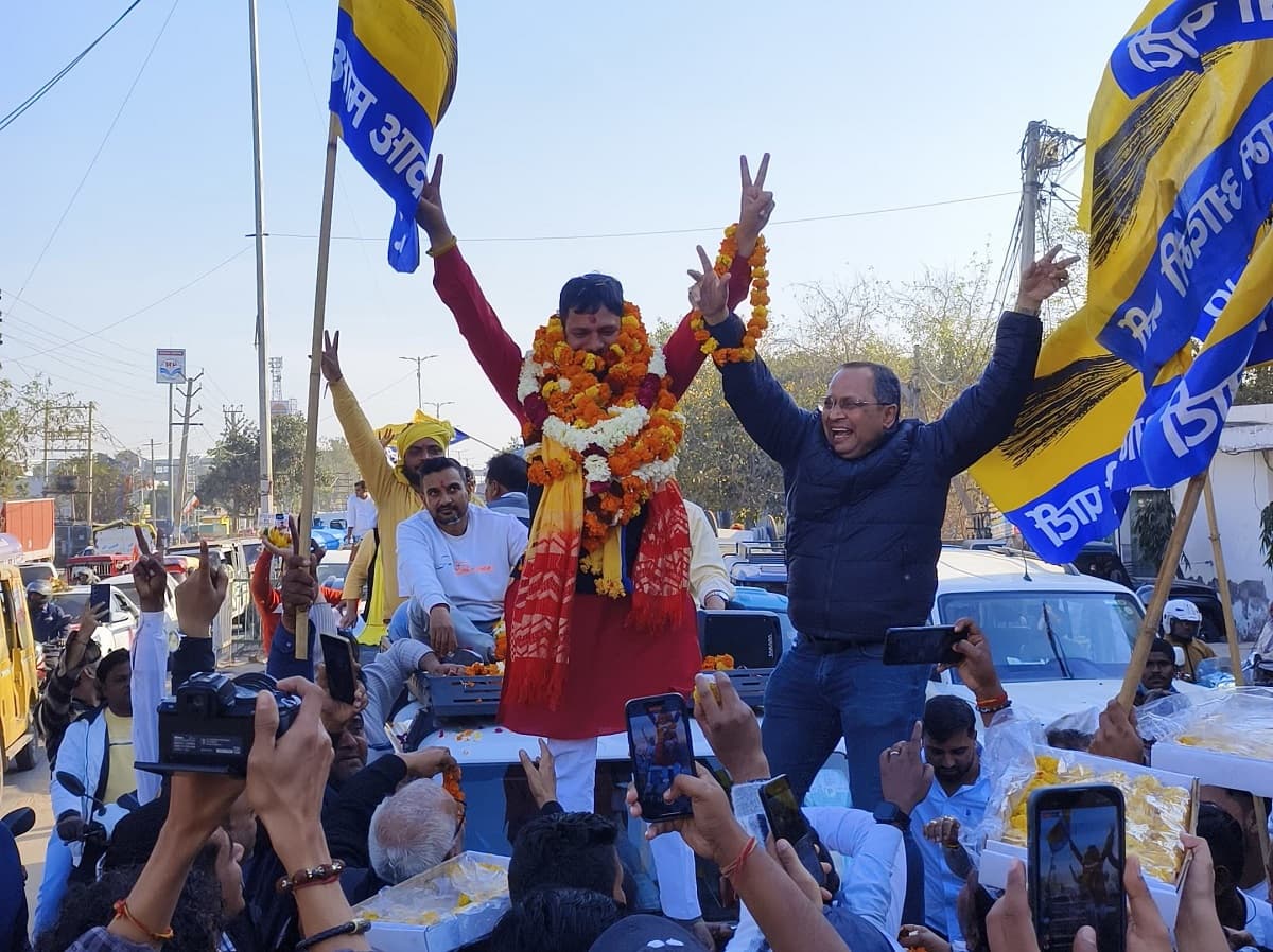 दिल्ली में चुनाव जीतकर 5 बिहारी बने विधायक, मधुबनी के संजीव झा ने बनायी हैट्रिक