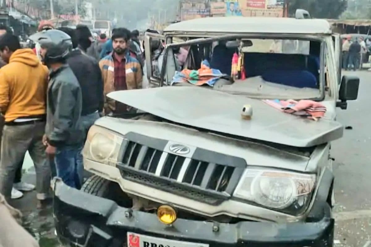 सीवान में तेज रफ्तार ट्रक ने बोलेरो में मारी टक्कर, 12वीं की परीक्षा देने जा रहीं 10 छात्राएं घायल