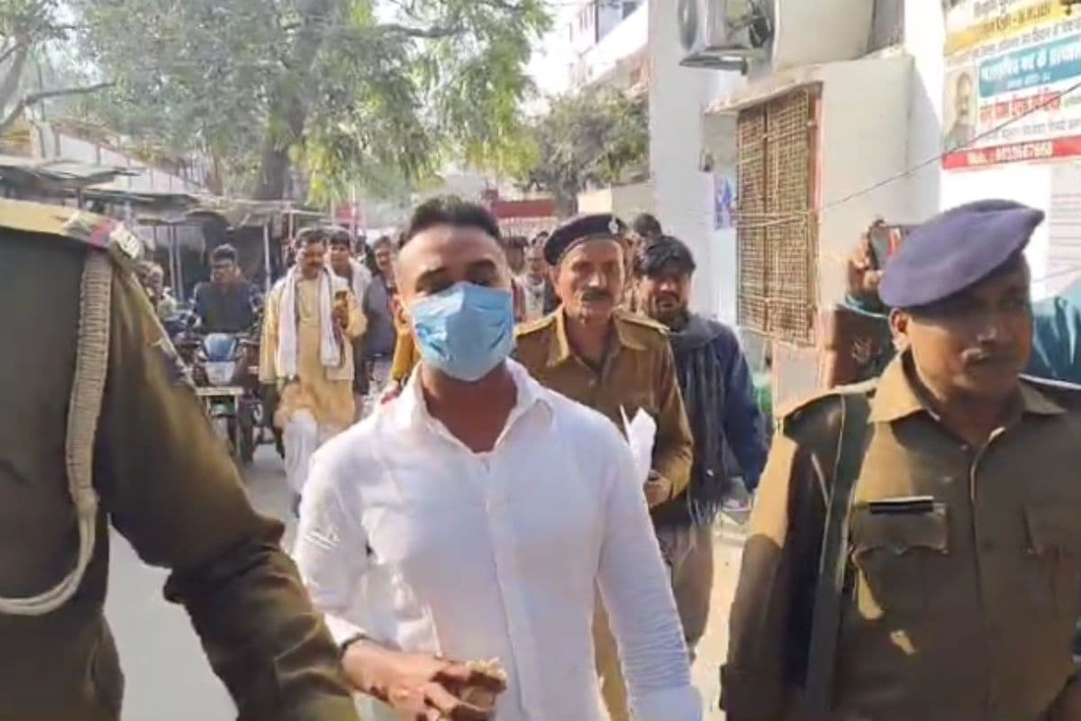 सीवान के कुख्यात शूटर सद्दाम हुसैन ने कोर्ट में किया सरेंडर, हत्या और रंगदारी के मामले में था फरार
