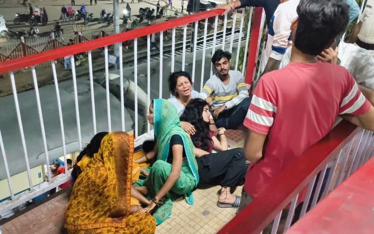 Bihar Crime: बिहार के आरा स्टेशन पर ट्रिपल मर्डर, तीन लोगों की सरेआम गोली मारकर हत्या
