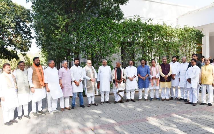 सीएम हाउस में NDA की बैठक शुरू, मुख्यमंत्री नीतीश कुमार और अमित शाह के साथ सभी घटक दल के नेता मौजूद