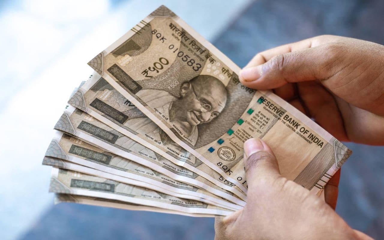 Bihar News: हाजीपुर में माइक्रोफाइनेंस कंपनी के चार कर्मियों ने लाखों का गबन कर हुए फरार, FIR दर्ज