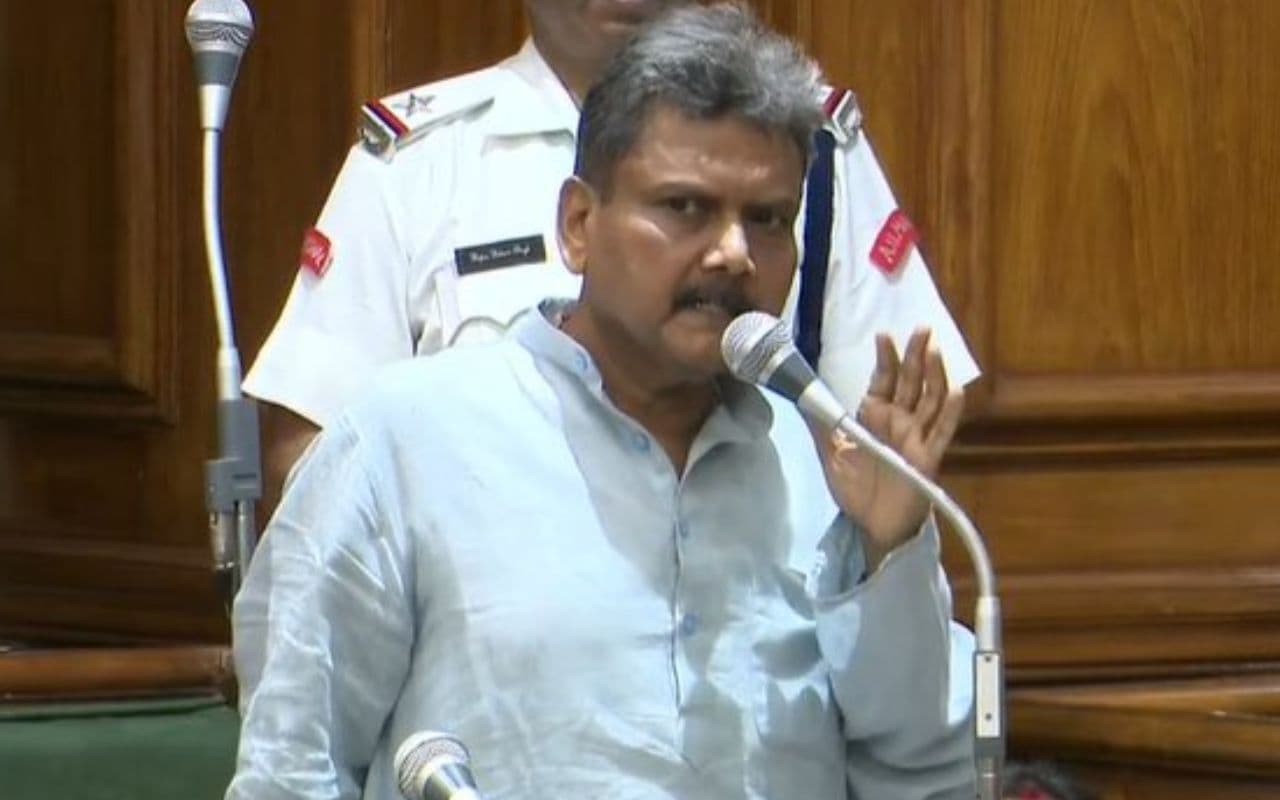 Bihar में साइकिल और पोशाक योजना के लिए 75% हाजिरी की अनिवार्यता खत्म, अब गर्मी में पूरी तरह से रहेगी छुट्टी