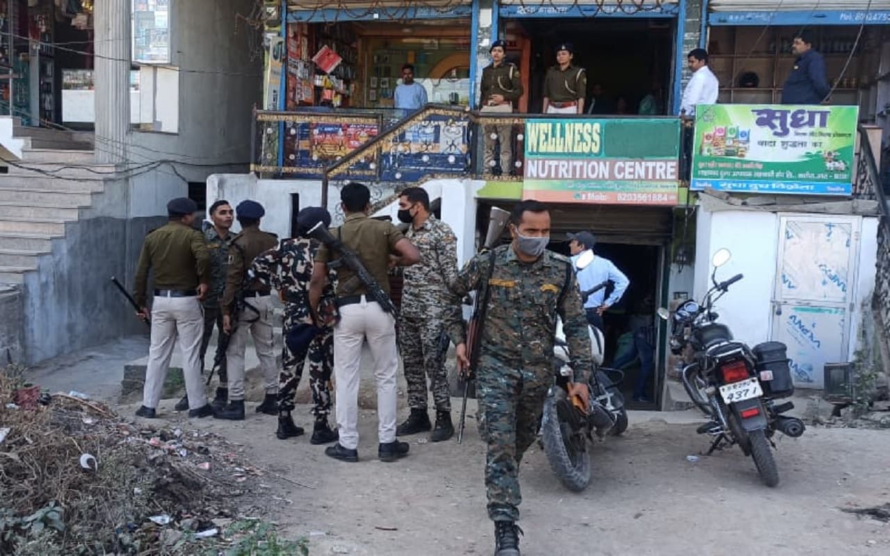 रोहतास के रेडलाइट एरिया में ताबड़तोड़ छापेमारी, 41 लड़कियों को बिहार पुलिस ने दलदल से बाहर निकाला