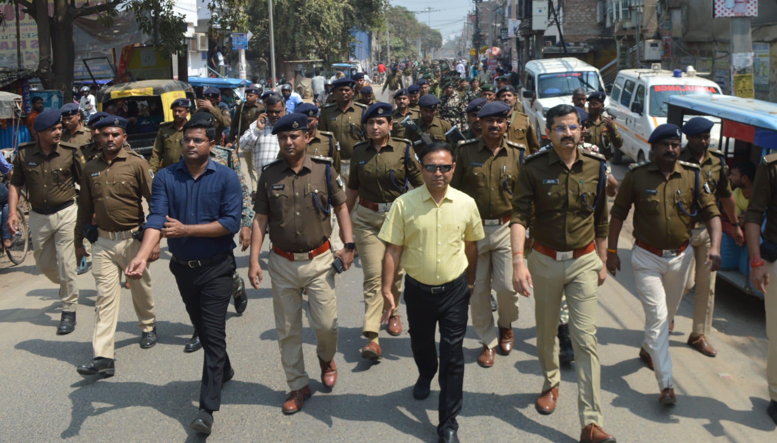 Photos: भागलपुर में 501 जगहों पर निगरानी कर रही पुलिस, होली के दिन सोशल मीडिया पर भी है पैनी नजर