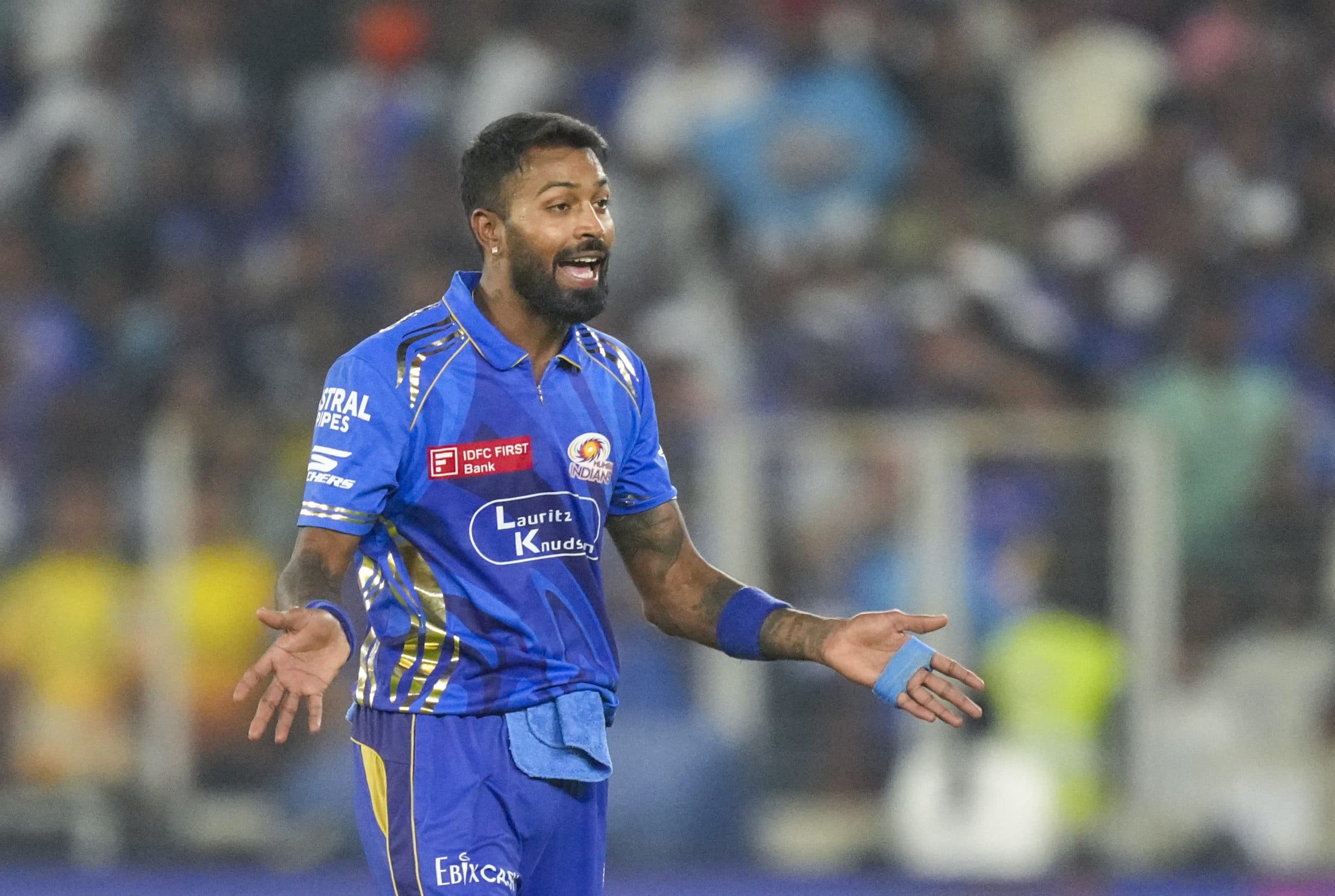 हार्दिक पांड्या पर फिर गिरी गाज, आईपीएल 2025 में लगा लाखों का जुर्माना, GT vs MI मैच में इस गलती की मिली सजा