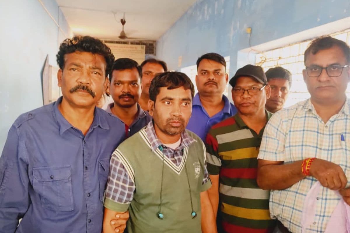 ACB Trap: भ्रष्टाचार के खिलाफ एसीबी का एक्शन, लोहरदगा से कंप्यूटर ऑपरेटर पांच हजार रिश्वत लेते अरेस्ट