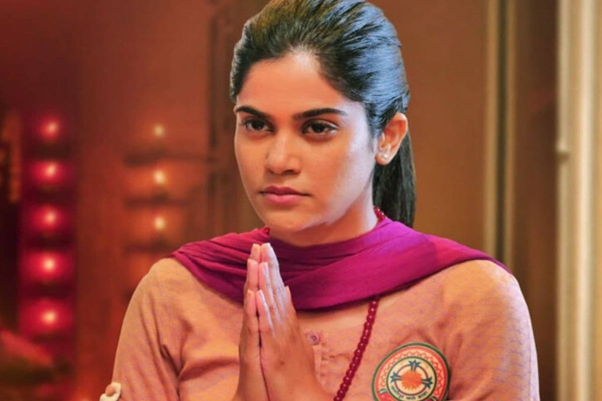 Aashram में अदिति पोहनकर ने इंटीमेट सीन करने पर तोड़ी चुप्पी, कहा- इम्तियाज सर ने एक बार कहा...