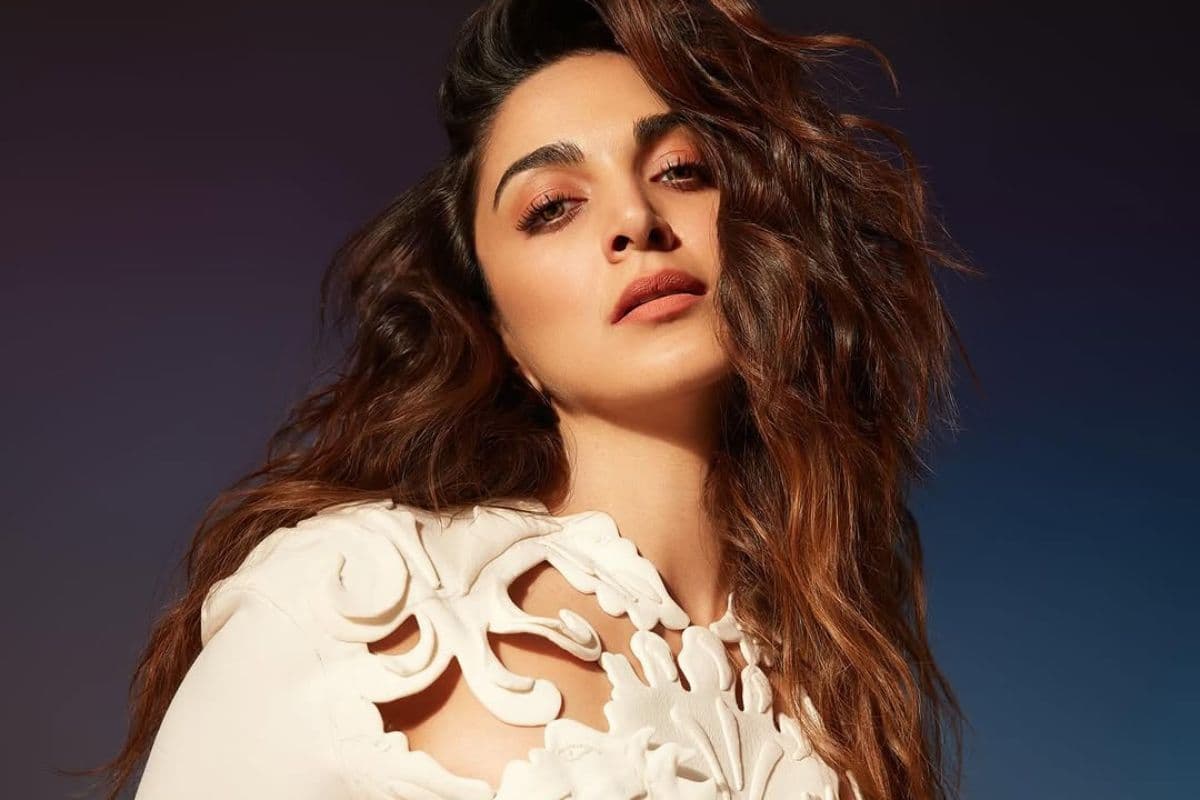Kiara Advani के 'डॉन 3' से हाथ खींचते ही झोली में आई इस सुपरस्टार की फिल्म! करोड़ों में वसूली फीस