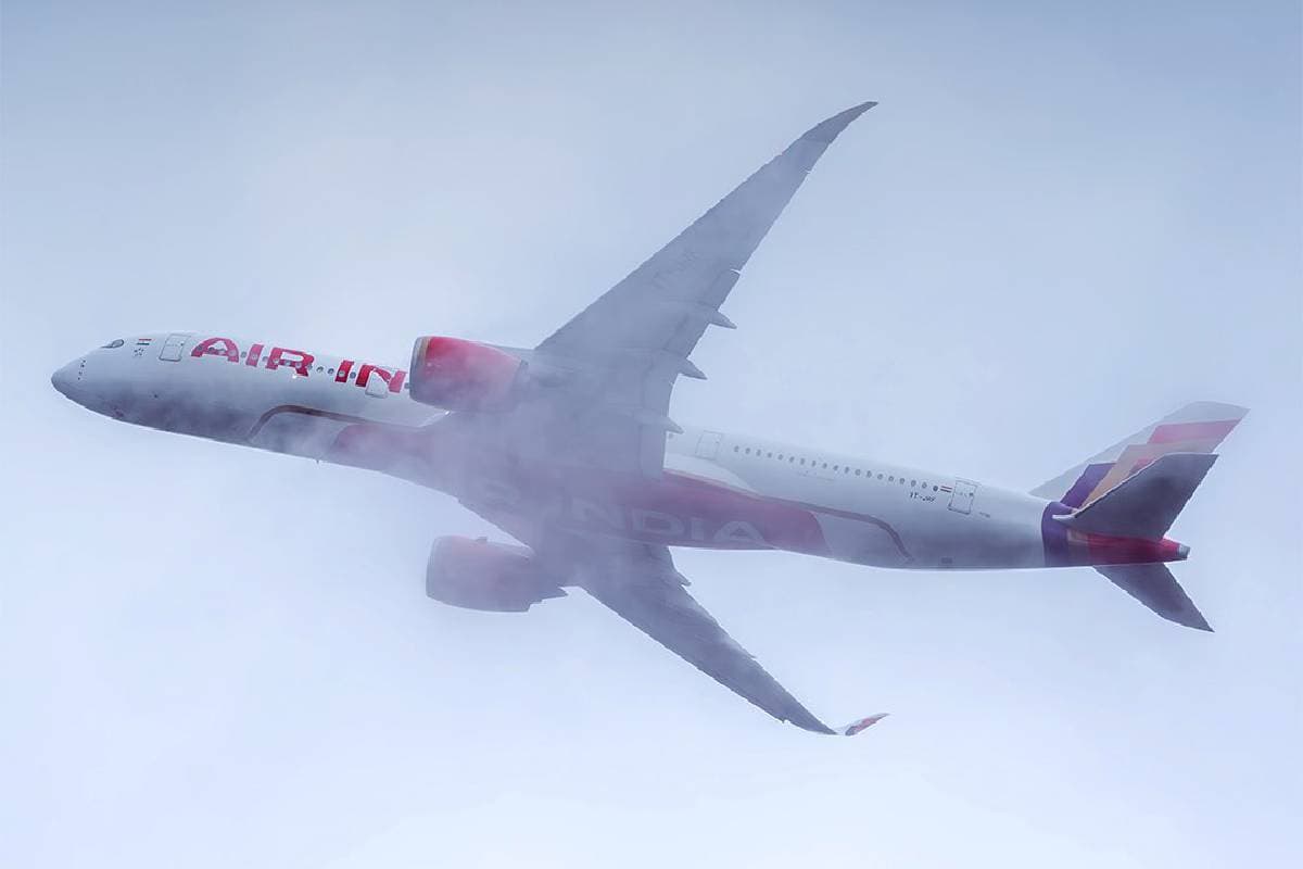 Air India Flight : बीच हवा में विमान का शौचालय जाम, लिया गया फिर ये फैसला