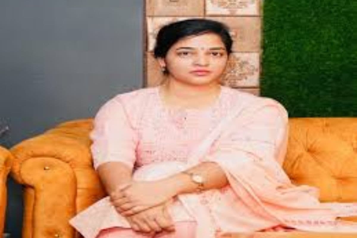 UPSC Success Story: यूपीएससी पीटी में चार बार फेल, 8 घंटे की पढ़ाई, रांची की असिस्टेंट प्रोफेसर आकांक्षा सिंह ऐसे बनीं IAS