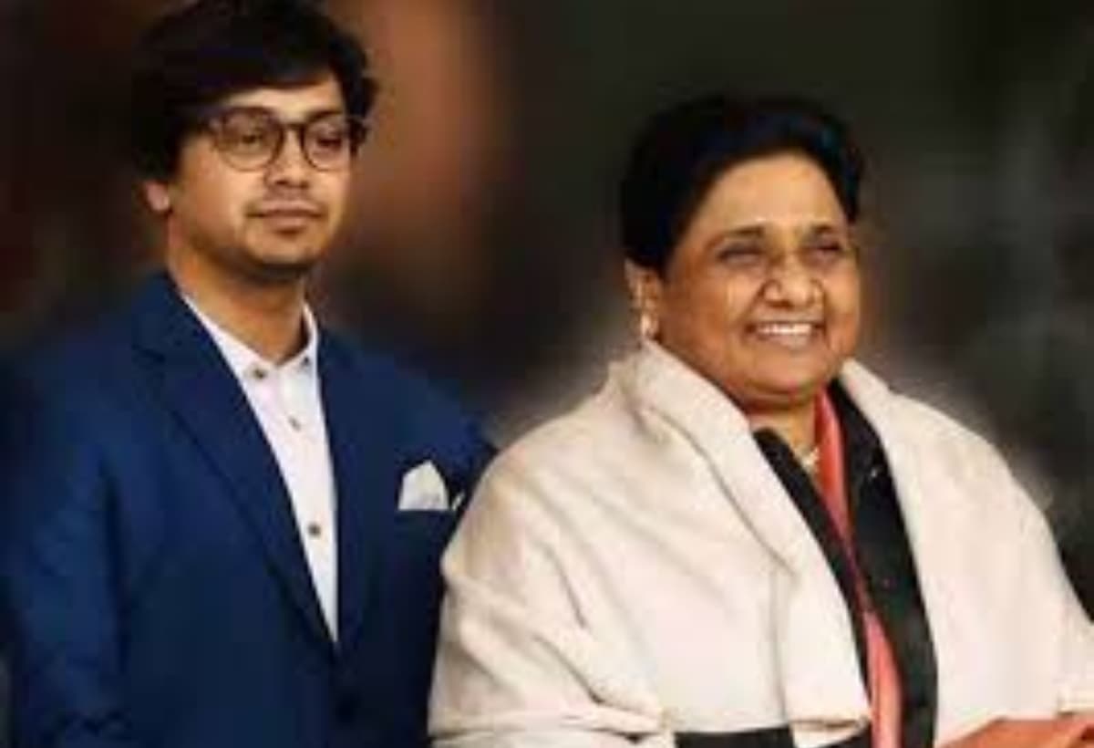 BSP में घमासान, ससुर के कारण गई आकाश आनंद की कुर्सी? मायावती ने पार्टी से किया बाहर