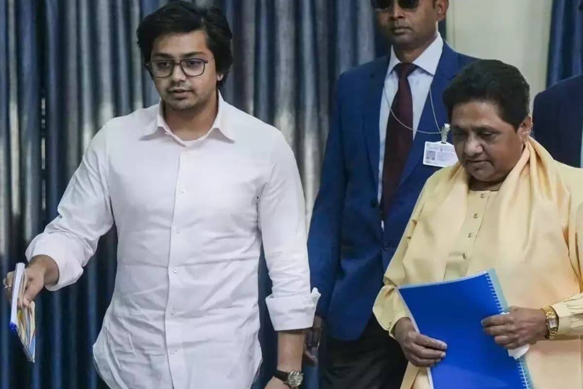 Akash Anand Sorry: गलतियों के लिए आकाश आनंद ने बुआ मायावती से मांगी माफी, लगाई पार्टी में वापस लेने की गुहार