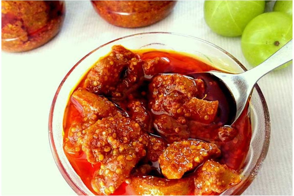 Amla Pickle Recipe: तुरंत बनाएं आंवले का चटपटा अचार, हर कोई मांगेगा बार-बार