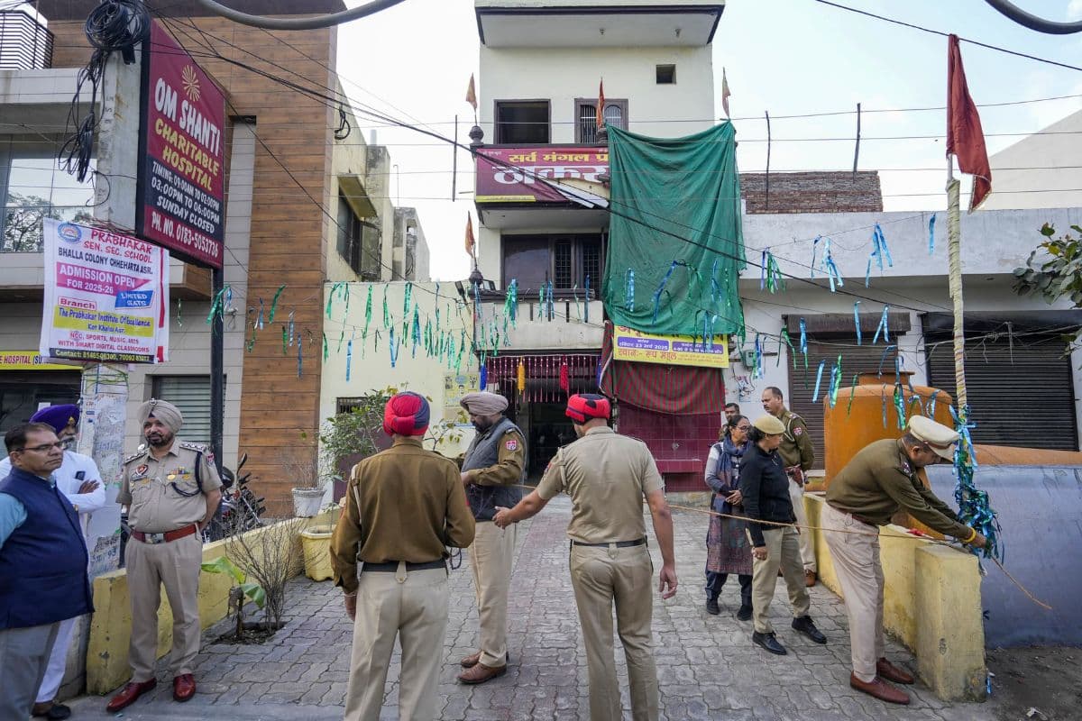 Amritsar Temple Blast: अमृतसर में मंदिर के बाहर विस्फोट, दीवारें क्षतिग्रस्त; हमले में ISI का हाथ?
