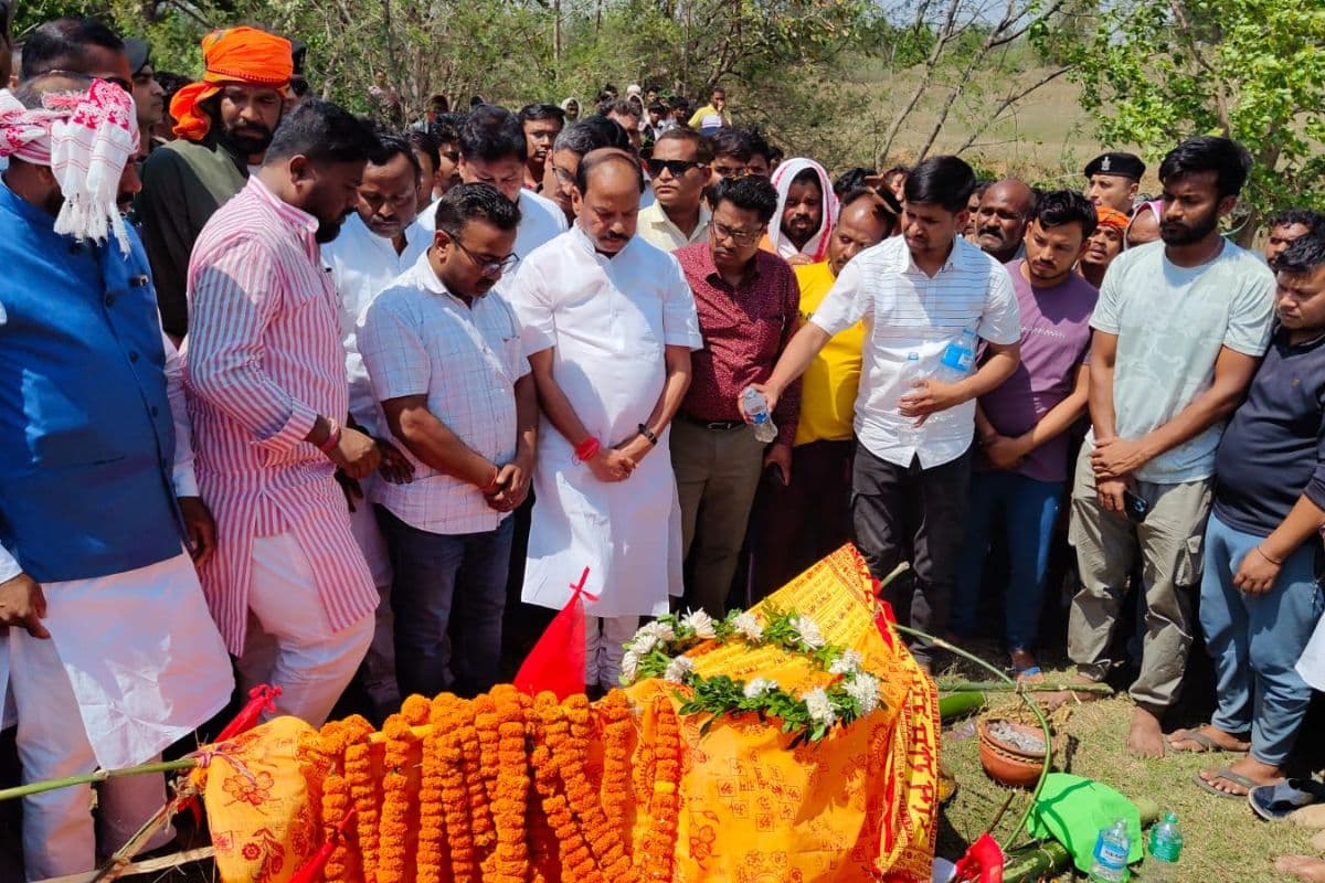 Anil Tiger Funeral: BJP नेता अनिल टाइगर पंचतत्व में विलीन, रांची के जुमार नदी तट पर अंतिम संस्कार