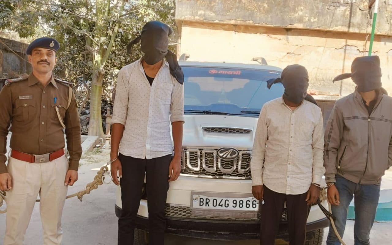 Bihar News: चोरी की स्कॉर्पियो पर पुलिस का लेबल लगा हाइवे पर करता था अवैध वसूली, फर्जी DTO, MVI समेत 3 गिरफ्तार