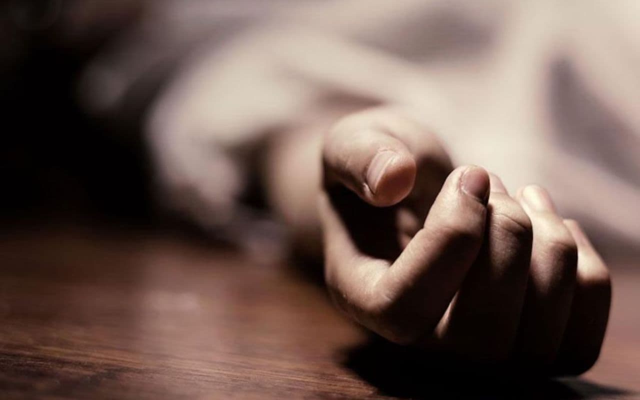 Bihar News: कर्ज से तंग व्यवसायी ने पत्नी से झगड़ा के बाद जहर खाकर दी जान, पसरा मातम