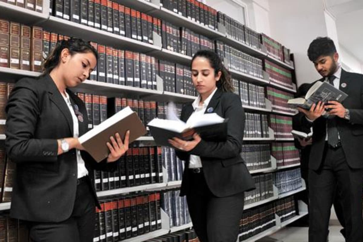 BA LLB Admission: वकालत के लिए बीए एलएलबी क्यों है बेस्ट? जानें 12वीं के बाद कैसे लें एडमिशन