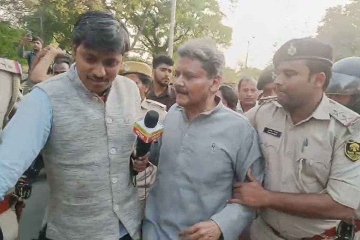 बिहार में शिक्षा मंत्री का घेराव करना पड़ा भारी, 50 से ज्यादा छात्रों पर FIR दर्ज