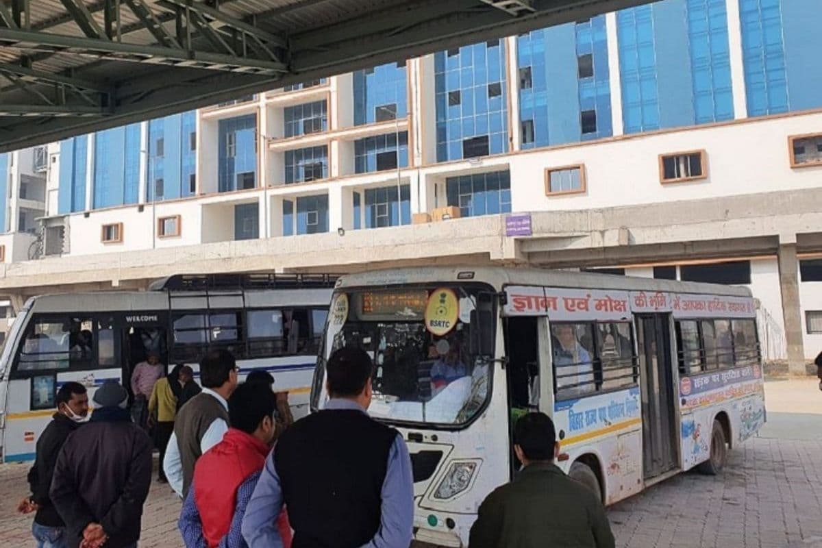 Bihar News: होली में बस स्टैंड से जाने वाले मुजफ्फपुर-दरभंगा-सीतामढ़ी और शिवहर के यात्री सबसे अधिक, यात्रियों की बढ़ी गहमागहमी