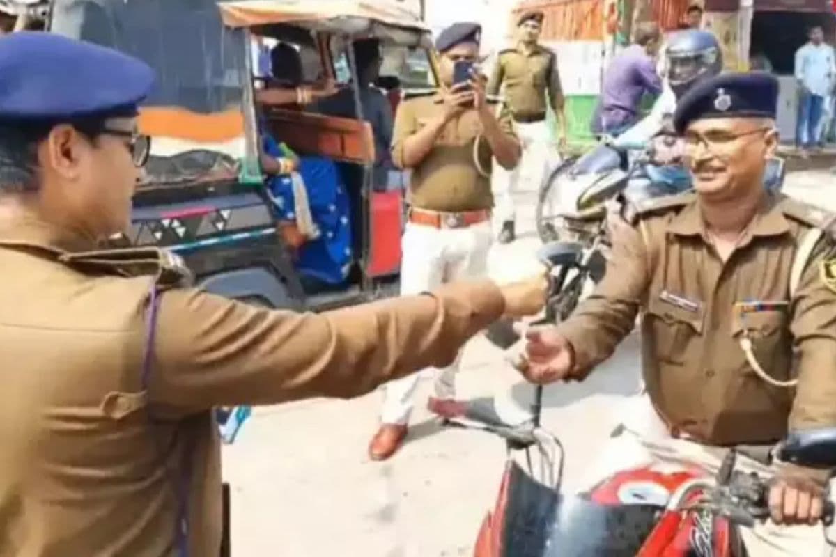 Darbhanga News: बीच सड़क पर बुरे फंसे दारोगा जी, इस वजह से पुलिस ने कर दी सख्त कार्रवाई