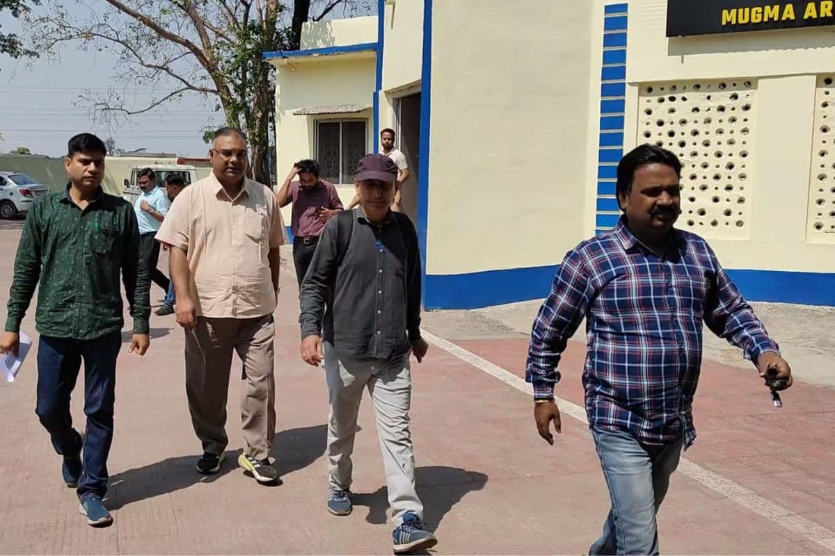 CBI Trap: धनबाद की खुदिया कोलियरी से PF क्लर्क समेत दो 15 हजार रिश्वत लेते अरेस्ट