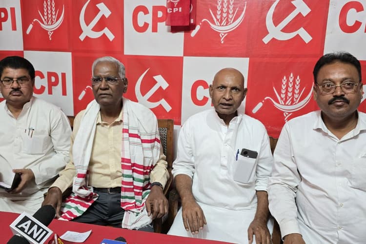 झारखंड में जल, जंगल, जमीन की लूट रोकने में हेमंत सोरेन सरकार विफल, रांची में बोले डी राजा