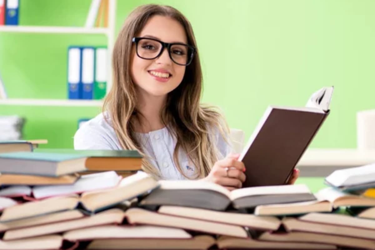 CUET Books in Hindi 2025: सीयूईटी की तैयारी के लिए बेस्ट बुक्स कौन सी हैं? देखें पूरी लिस्ट
