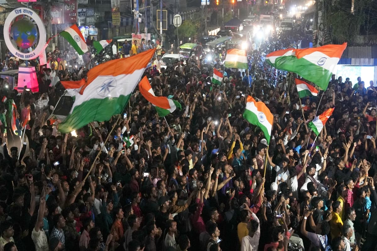 Champions Trophy Final: जम्मू कश्मीर से कन्याकुमारी तक जीत का जश्न, आतिशबाजी, सड़कों पर समर्थकों ने किया डांस, देखें वीडियो