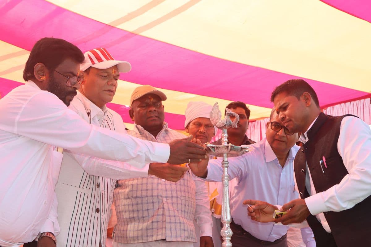 आजादी के महानायक थे नीलांबर-पीतांबर, 166वें शहादत दिवस पर बोले मंत्री चमरा लिंडा