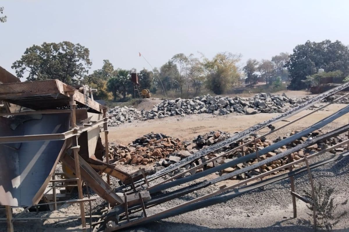 छतरपुर में क्रशर का फोटो