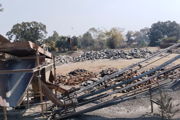 पलामू के 13 क्रशरों का होगा लाइसेंस रद्द, IFS की गाड़ी रोकने वालों के खिलाफ प्राथमिकी दर्ज, जानें पूरा मामला