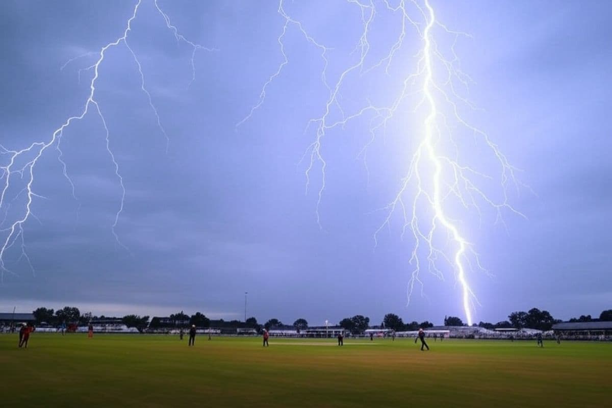 भयावह! क्रिकेट खेलते समय खिलाड़ी की मौत, काल बनकर गिरी आसमानी बिजली