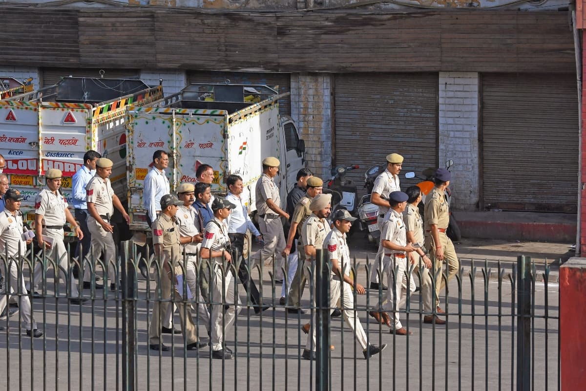 EID 2025: ईद से पहले दिल्ली-यूपी में चाक-चौबंद सुरक्षा, प्रशासन अलर्ट, चप्पे-चप्पे पर पुलिस की नजर